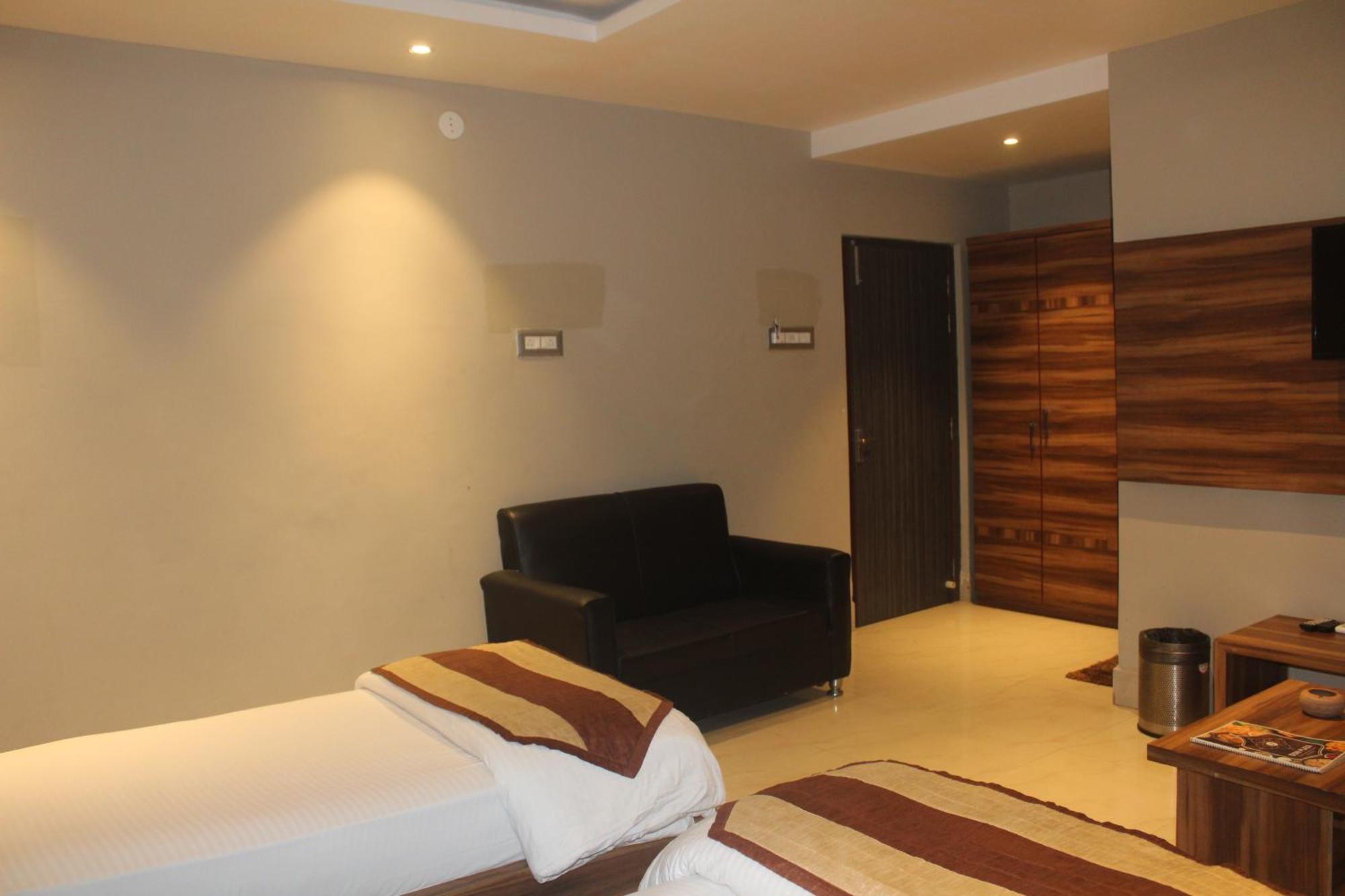 Mukutmanipur Hotel Oishi Plaza מראה חיצוני תמונה